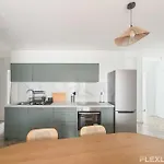 Modern Room In Spacious T7 In Paris 20